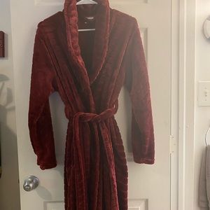 (NEW) maroon plush robe